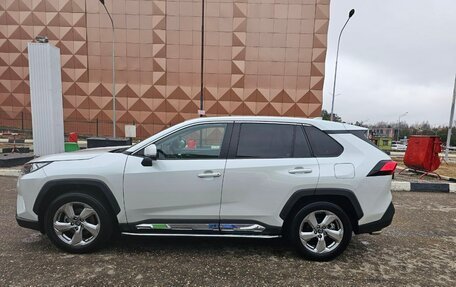 Toyota RAV4, 2021 год, 3 700 000 рублей, 7 фотография