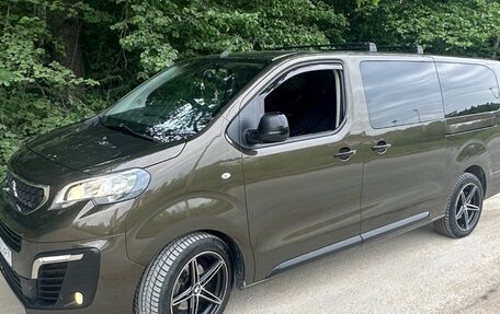 Peugeot Traveller I, 2018 год, 3 350 000 рублей, 2 фотография