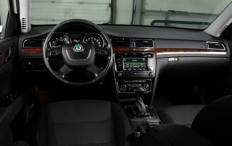 Skoda Superb III рестайлинг, 2012 год, 1 019 000 рублей, 6 фотография