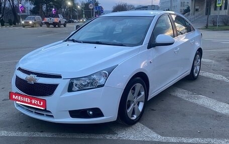 Chevrolet Cruze II, 2010 год, 745 000 рублей, 3 фотография