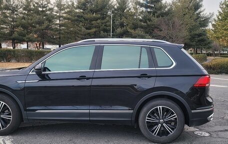 Volkswagen Tiguan II, 2023 год, 3 100 777 рублей, 4 фотография