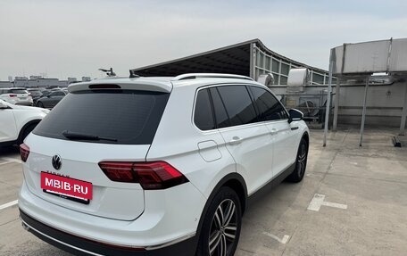 Volkswagen Tiguan II, 2023 год, 3 150 777 рублей, 4 фотография