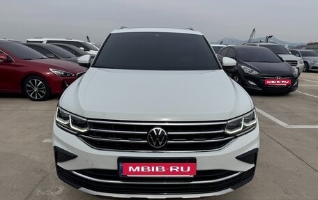 Volkswagen Tiguan II, 2023 год, 3 150 777 рублей, 2 фотография