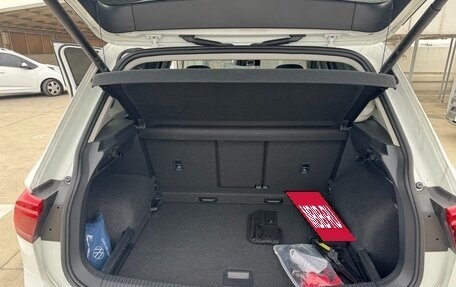 Volkswagen Tiguan II, 2023 год, 3 150 777 рублей, 8 фотография