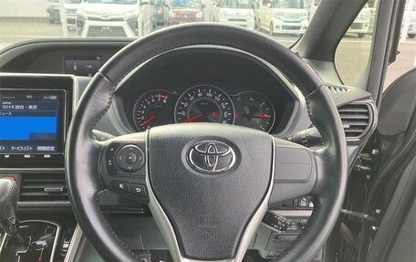 Toyota Voxy III, 2020 год, 1 950 001 рублей, 12 фотография