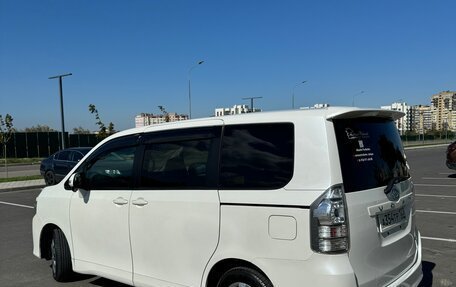 Toyota Voxy II, 2010 год, 1 350 000 рублей, 3 фотография