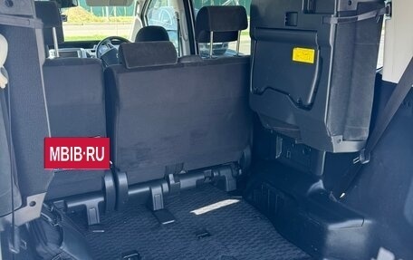 Toyota Voxy II, 2010 год, 1 350 000 рублей, 7 фотография