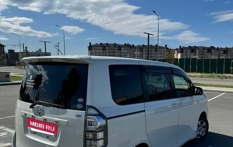 Toyota Voxy II, 2010 год, 1 350 000 рублей, 5 фотография