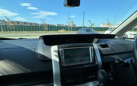 Toyota Voxy II, 2010 год, 1 350 000 рублей, 16 фотография