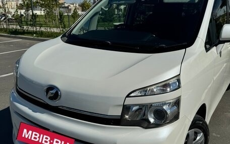 Toyota Voxy II, 2010 год, 1 350 000 рублей, 11 фотография