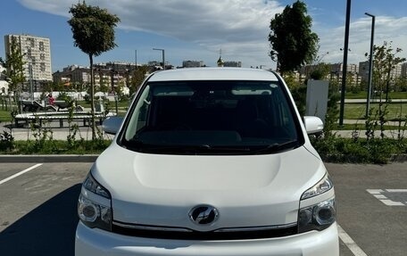 Toyota Voxy II, 2010 год, 1 350 000 рублей, 12 фотография