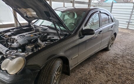 Mercedes-Benz C-Класс, 2005 год, 300 000 рублей, 2 фотография