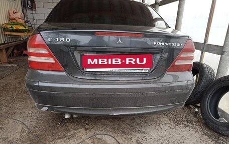 Mercedes-Benz C-Класс, 2005 год, 300 000 рублей, 3 фотография