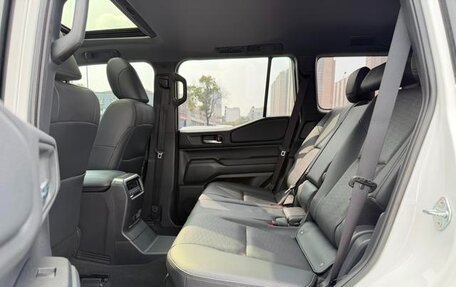 Toyota Land Cruiser Prado, 2024 год, 10 500 000 рублей, 17 фотография