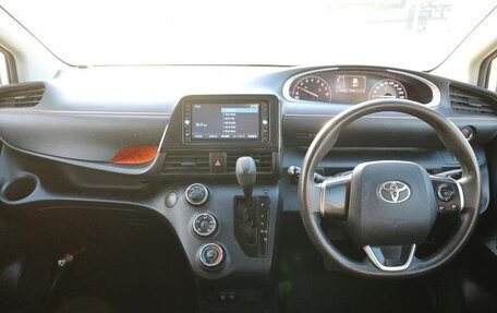 Toyota Sienta II, 2021 год, 1 250 000 рублей, 9 фотография