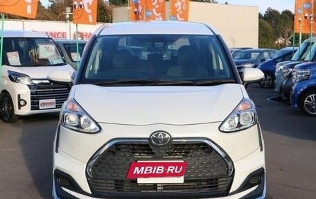 Toyota Sienta II, 2021 год, 1 250 000 рублей, 2 фотография
