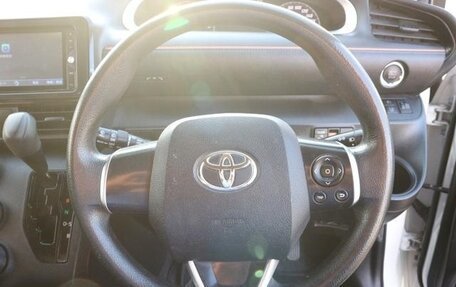 Toyota Sienta II, 2021 год, 1 250 000 рублей, 13 фотография