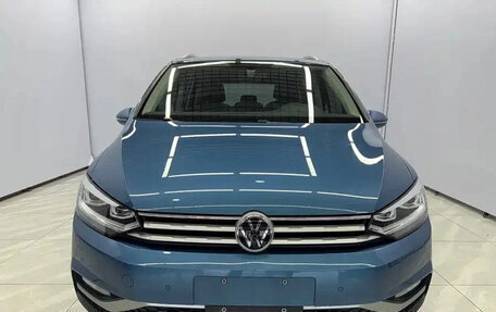 Volkswagen Touran III, 2022 год, 2 053 444 рублей, 2 фотография