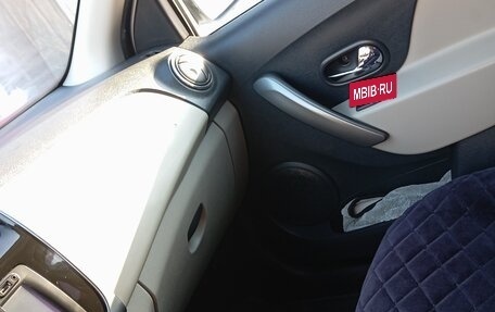 Renault Logan II, 2018 год, 900 000 рублей, 4 фотография