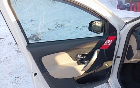 Renault Logan II, 2018 год, 900 000 рублей, 6 фотография