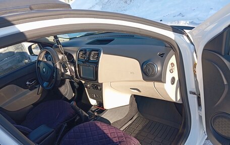 Renault Logan II, 2018 год, 900 000 рублей, 11 фотография