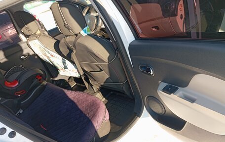 Renault Logan II, 2018 год, 900 000 рублей, 12 фотография