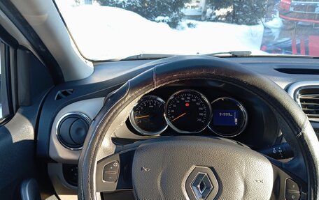Renault Logan II, 2018 год, 900 000 рублей, 17 фотография