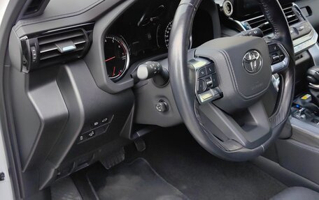 Toyota Land Cruiser, 2021 год, 11 000 000 рублей, 32 фотография