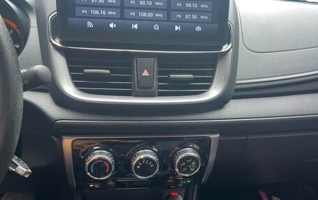 Toyota Yaris XP150 рестайлинг, 2022 год, 1 200 008 рублей, 12 фотография