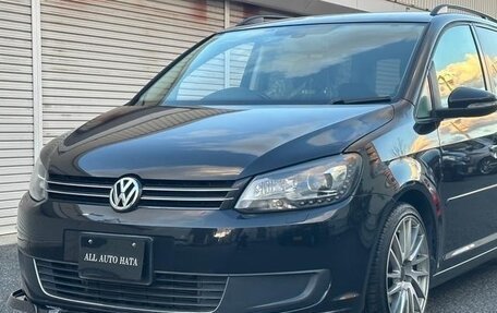 Volkswagen Touran III, 2015 год, 1 080 000 рублей, 1 фотография