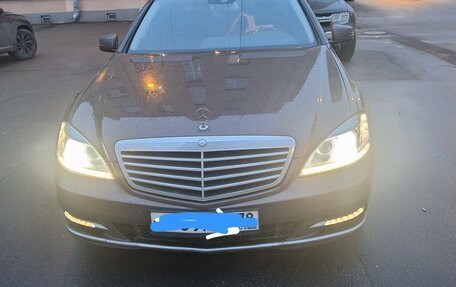 Mercedes-Benz S-Класс, 2012 год, 1 700 000 рублей, 1 фотография