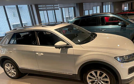 Volkswagen T-Roc I, 2022 год, 1 496 900 рублей, 3 фотография