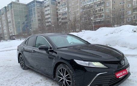 Toyota Camry, 2021 год, 2 500 000 рублей, 4 фотография