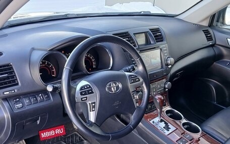Toyota Highlander III, 2012 год, 2 454 000 рублей, 10 фотография
