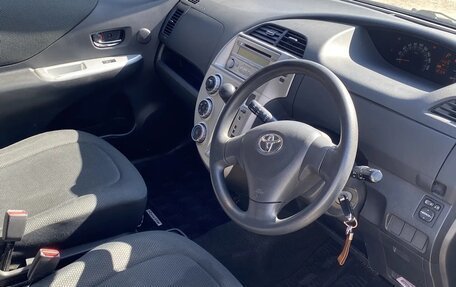 Toyota Ractis I, 2009 год, 750 000 рублей, 3 фотография