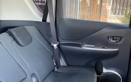 Toyota Ractis I, 2009 год, 750 000 рублей, 6 фотография