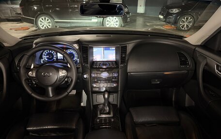 Infiniti QX70, 2013 год, 2 600 000 рублей, 11 фотография