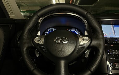 Infiniti QX70, 2013 год, 2 600 000 рублей, 16 фотография