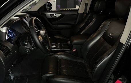 Infiniti QX70, 2013 год, 2 600 000 рублей, 13 фотография