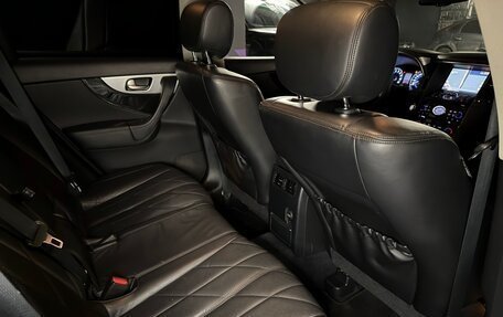 Infiniti QX70, 2013 год, 2 600 000 рублей, 28 фотография