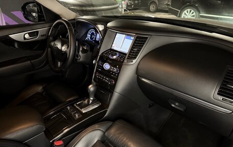 Infiniti QX70, 2013 год, 2 600 000 рублей, 25 фотография