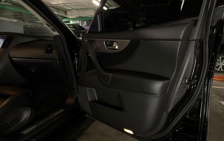 Infiniti QX70, 2013 год, 2 600 000 рублей, 29 фотография