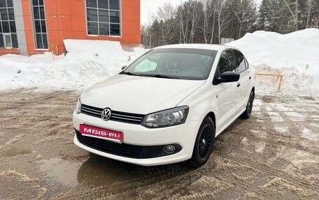 Volkswagen Polo VI (EU Market), 2012 год, 750 000 рублей, 1 фотография