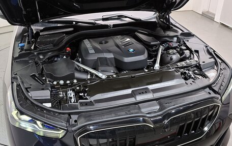 BMW 5 серия, 2025 год, 5 915 000 рублей, 5 фотография