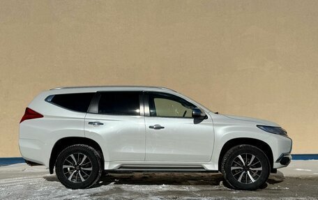 Mitsubishi Pajero Sport III рестайлинг, 2017 год, 2 690 000 рублей, 5 фотография