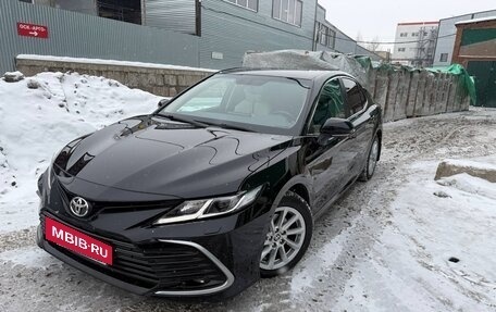 Toyota Camry, 2021 год, 2 900 000 рублей, 3 фотография
