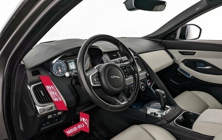 Jaguar E-Pace, 2018 год, 2 700 000 рублей, 15 фотография