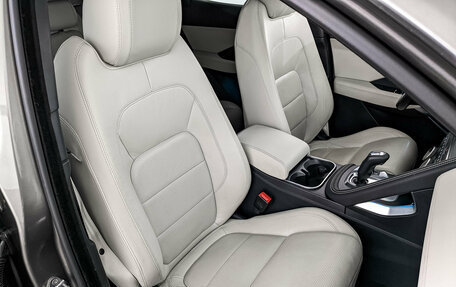 Jaguar E-Pace, 2018 год, 2 700 000 рублей, 23 фотография