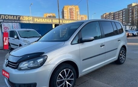 Volkswagen Touran III, 2011 год, 980 000 рублей, 1 фотография