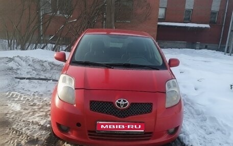 Toyota Yaris III рестайлинг, 2007 год, 390 000 рублей, 1 фотография